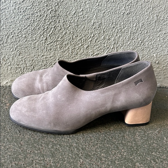 Camper Kara Grey and Cream Block Heel Pump Sz 39 Business Casual Office Suede - Picture 2 of 9